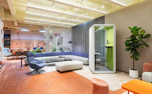 フリーアドレスでも“集中空間”を確保 ― サウンドフリーブースで音のストレスをゼロに